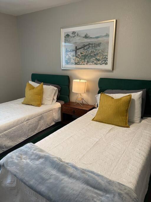 The Mary Lou - 2 Bedroom Apt In Quilt Town, Usa Hamilton 외부 사진